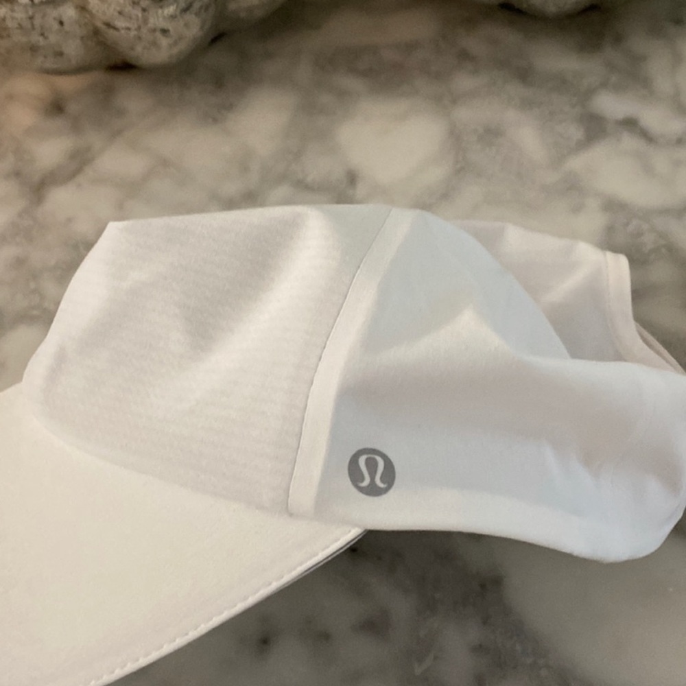 LAST CALL NWOT UNISEX WHITE LULU LEMON HAT